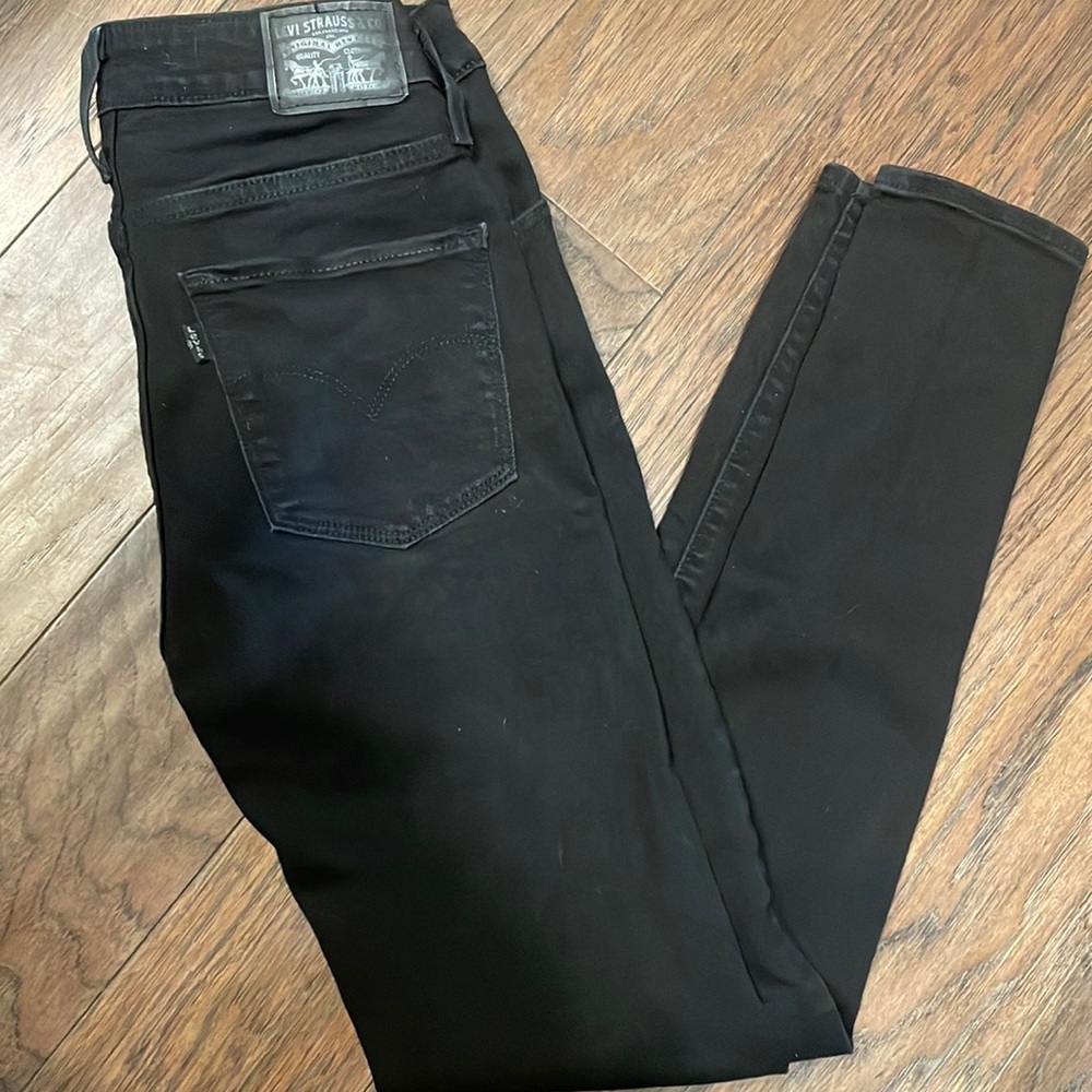 Black high rise Levi jeans